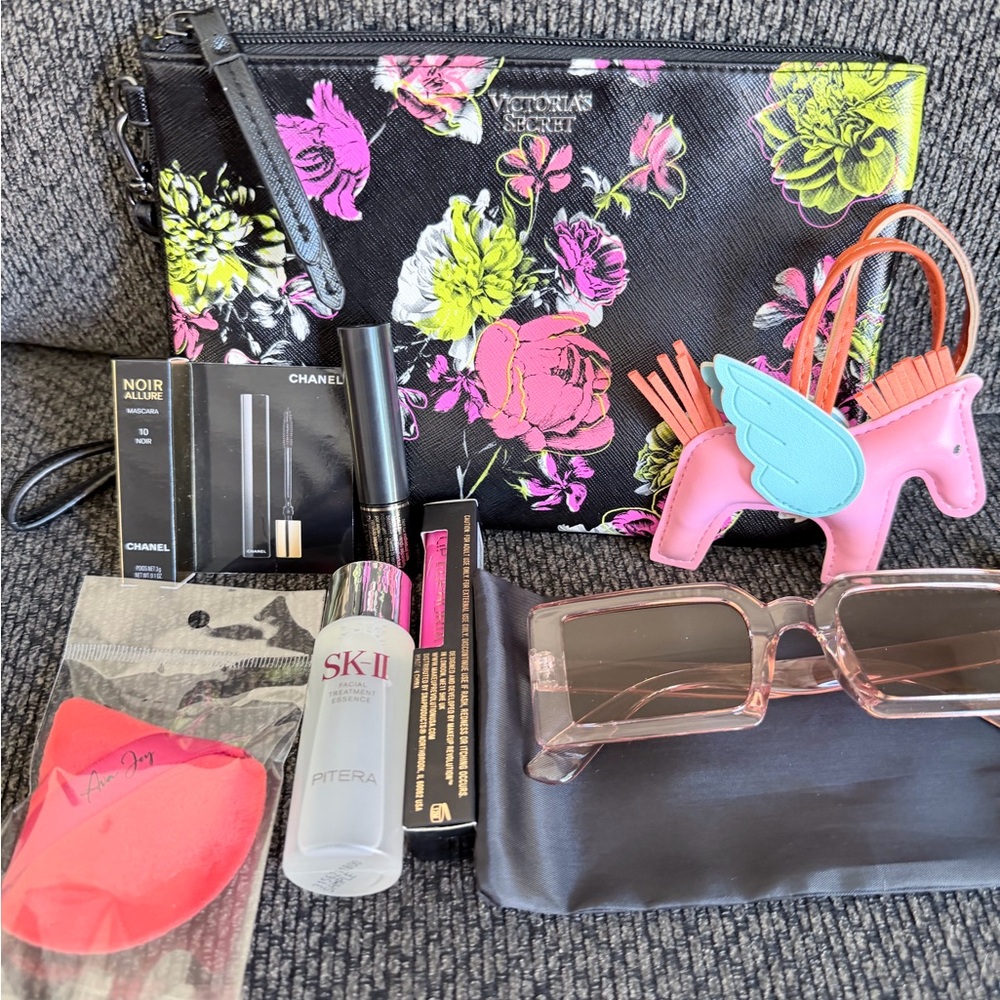 Bundle of 8 items - Victoria's Secret Floral Clutch & accessories - Picture 4 of 5